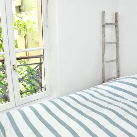 Charming Near Montmartre דירה *